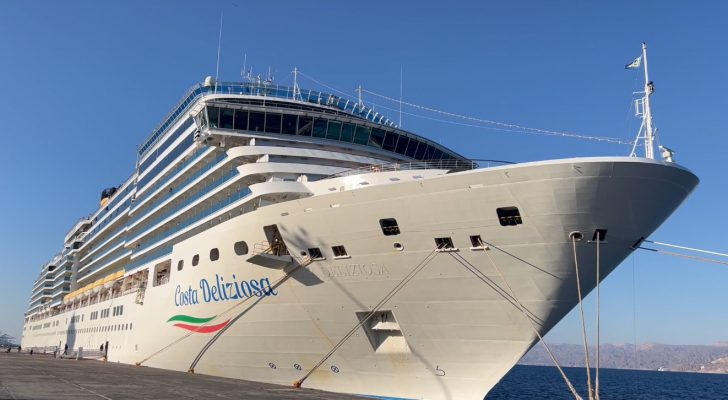 وصول باخرة سياحية على متنها ١٦٣٦سائحا الى العقبة