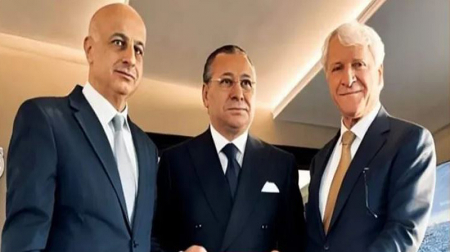 رجل أعمال تونسي يتبرع بسيارات إسعاف وأطنان من الأدوية لسوريا