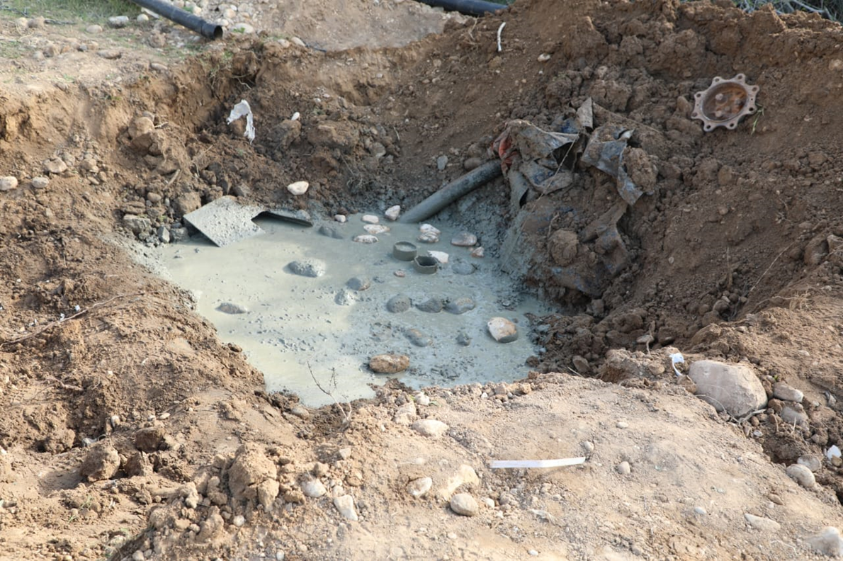 ضبط ٤٩ بئرا مخالفة تبيع المياه لفنادق ومزارع قرب سد الكفرين