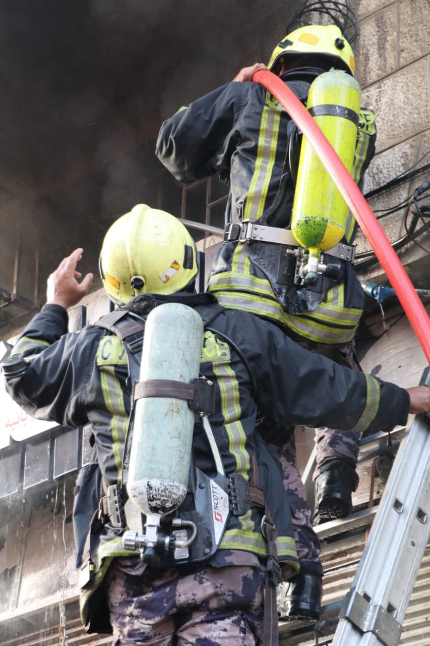 إخماد حريق سكراب في عمان وآخر بمنزل في الكرك