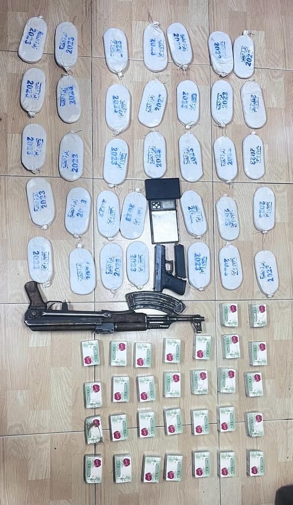 صورة حول : الأمن: القبض على أحد أخطر موزعي المخدرات في عمان الأمن: القبض على أحد أخطر موزعي المخدرات في عمان