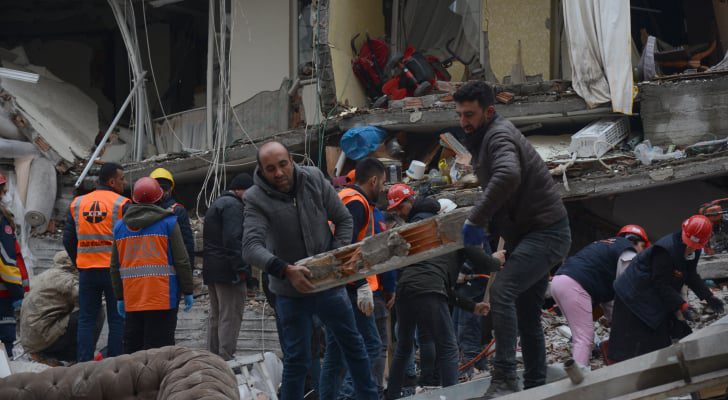 إدارة الأزمات يتابع تداعيات زلزال تركيا والحالة الجوية على الأردن