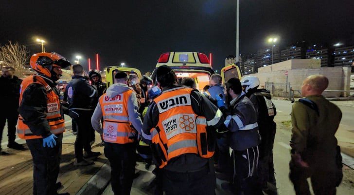 صورة حول : إصابة جندي إسرائيلي برصاص زميله بعد محاولة منع عملية طعن إصابة جندي إسرائيلي برصاص زميله بعد محاولة منع عملية طعن