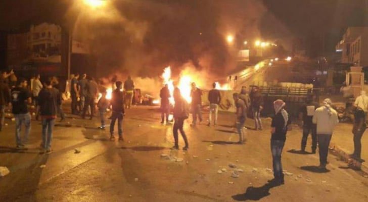 صورة حول : اندلاع مواجهات بين شبان فلسطينيين وقوات الاحتلال في حوارة جنوب نابلس اندلاع مواجهات بين شبان فلسطينيين وقوات الاحتلال في حوارة جنوب نابلس