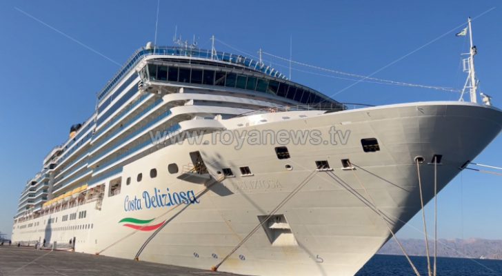 رسو باخرة سياحية على متنها نحو ٣ آلاف سائح