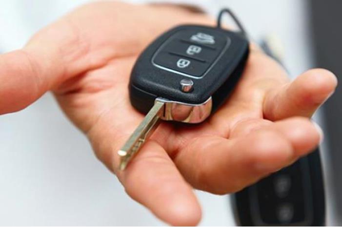 صورة حول : كندا..شاهد مفتاح سيارة يخترق وجه سيدة في حادث غريب كندا..شاهد مفتاح سيارة يخترق وجه سيدة في حادث غريب