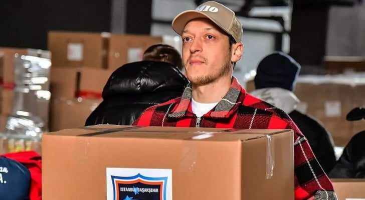 مسعود أوزيل يُشارك في حملة لمساعدة ضحايا الزلزال