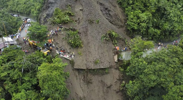 ١٦ قتيلا في حوادث انزلاق للتربة جنوبي البيرو