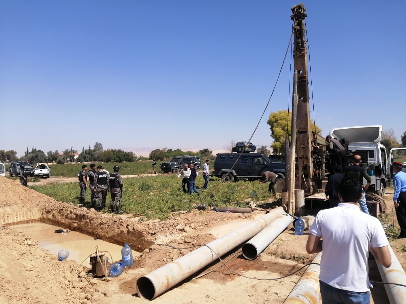 فيديو وصور .. ضبط اعتداءات جديدة على المياه في الشونة الجنوبية وأم الرصاص