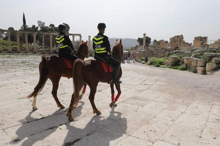 بالصور .. نشامى الأمن العام أثناء اداء واجباتهم  في نهاية الأسبوع