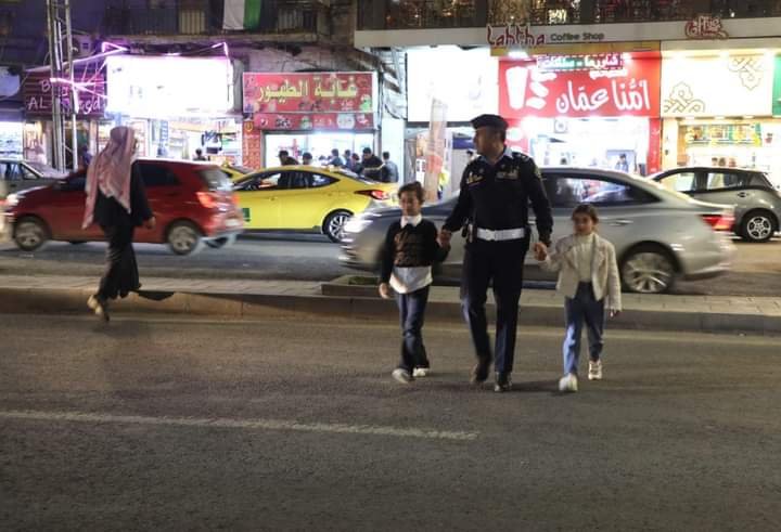 بالصور .. نشامى الأمن العام أثناء اداء واجباتهم  في نهاية الأسبوع