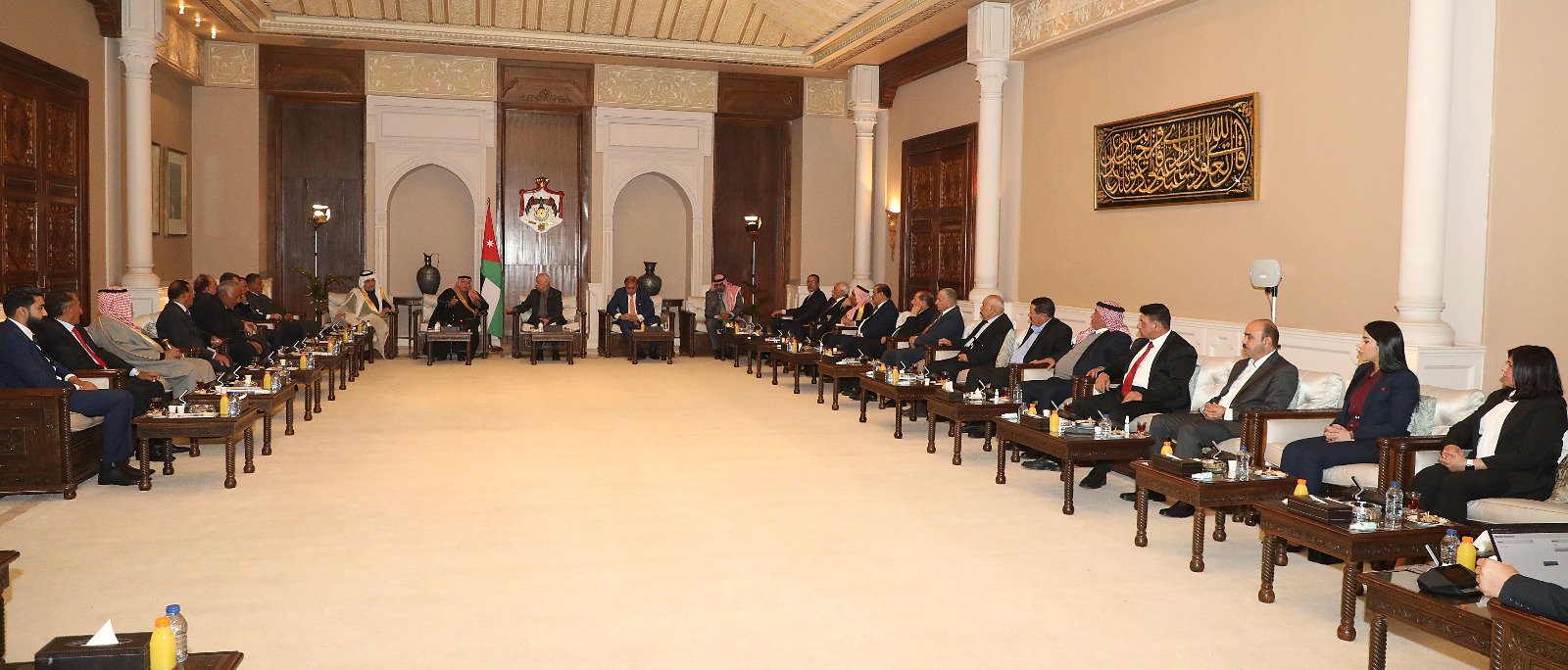 بالصور.. العيسوي يلتقي وفدا من مجلس قبيلة عباد