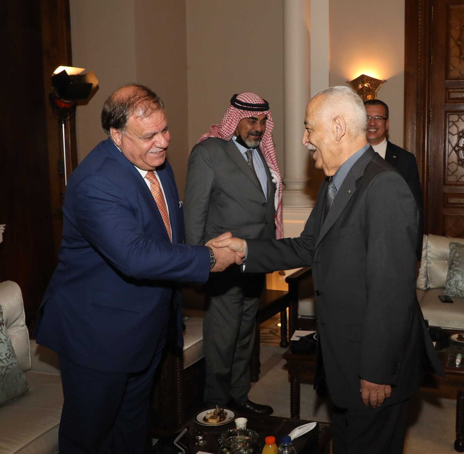 بالصور.. العيسوي يلتقي وفدا من مجلس قبيلة عباد