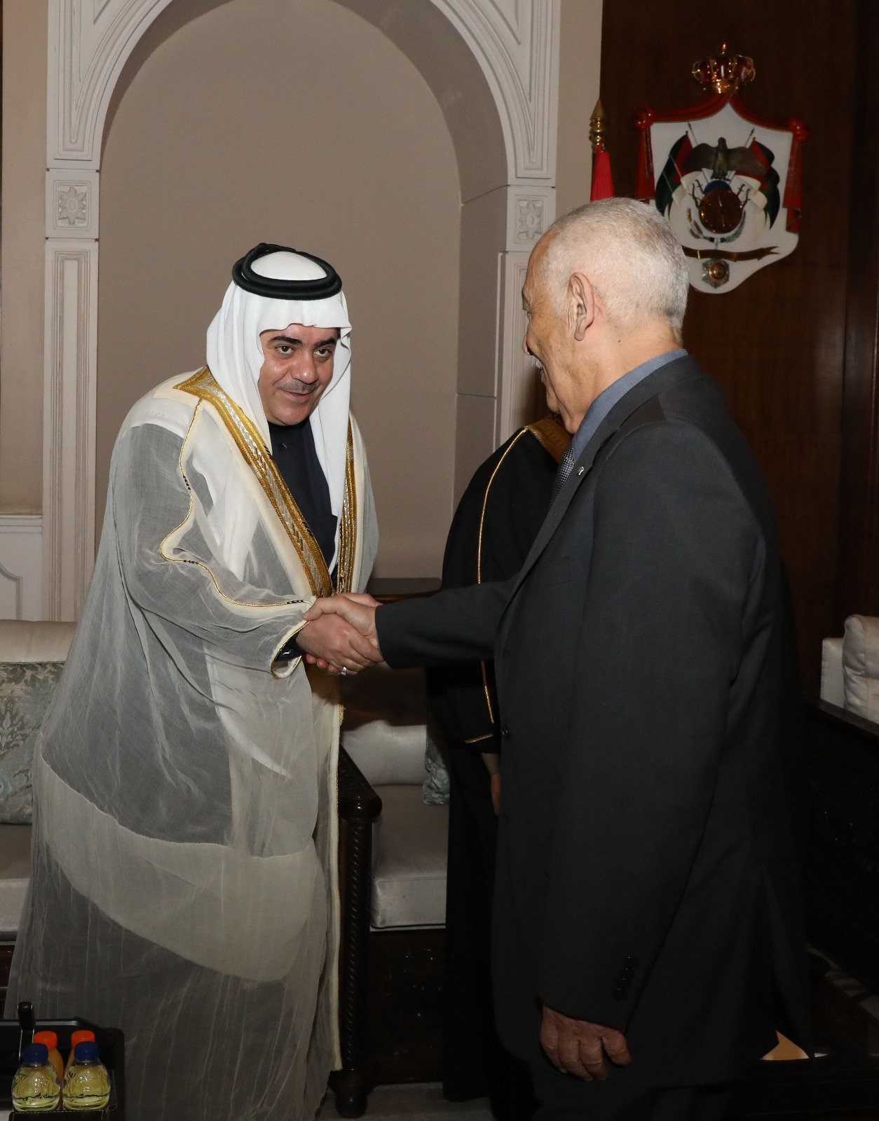 بالصور.. العيسوي يلتقي وفدا من مجلس قبيلة عباد