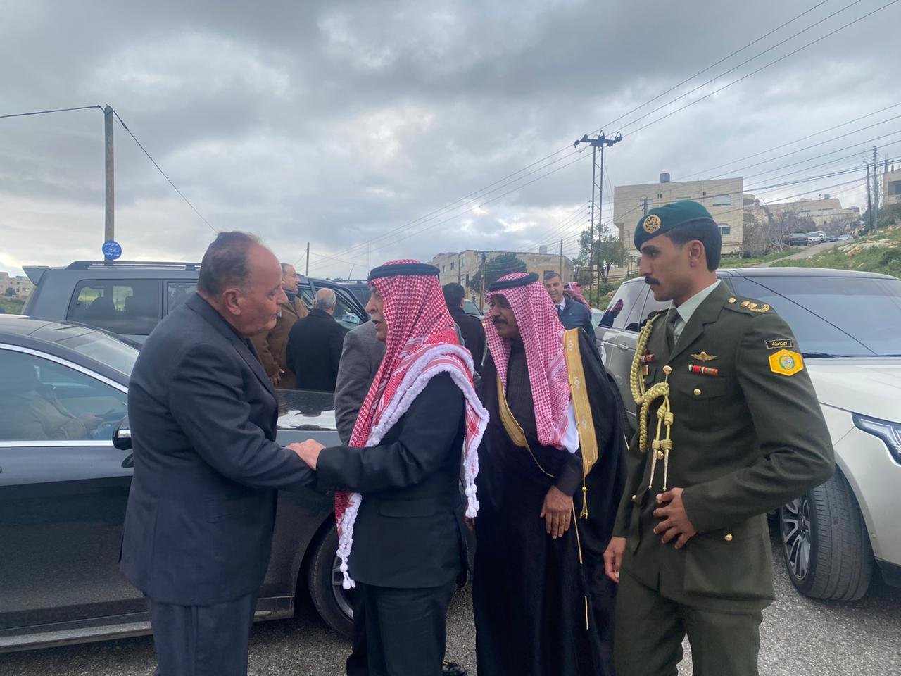 مندوبا عن الملك .. العيسوي يعزي عشيرة القطيشات