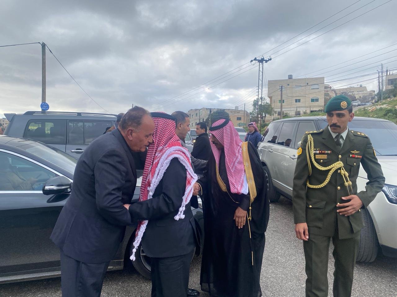 مندوبا عن الملك .. العيسوي يعزي عشيرة القطيشات