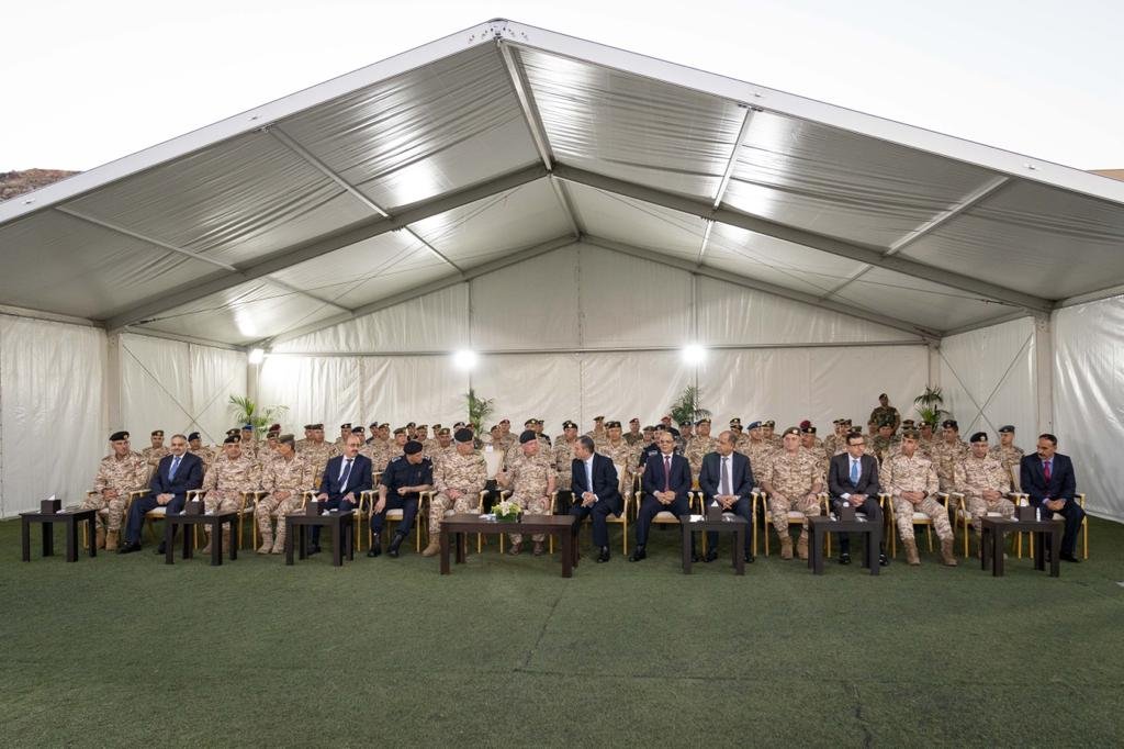 صورة حول : الملك يحضر مأدبة إفطار الجيش العربي الملك يحضر مأدبة إفطار الجيش العربي