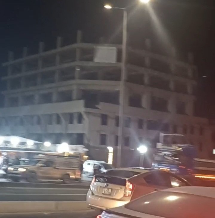 صور ... مواطن يهدد بالانتحار في طبربور ويطلب مقابلة مدير الأمن شخصيا