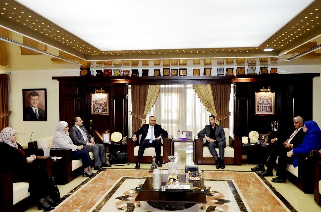 وفد من وزارة التعليم العالي العراقية يزور عمان الأهلية