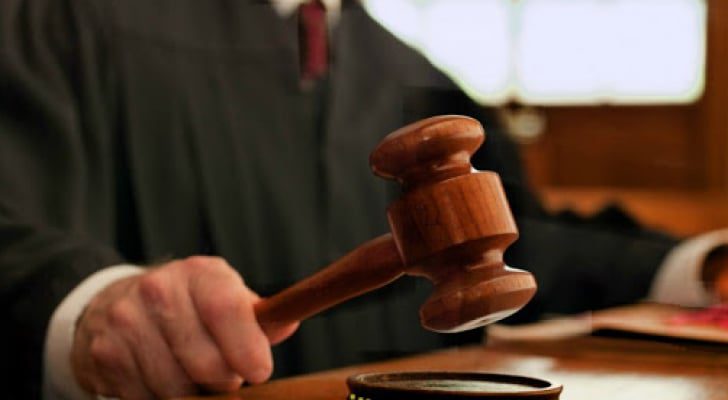 إعفاء موظف من السجن بعد اعترافه ودفعه قيمة ما اختلس