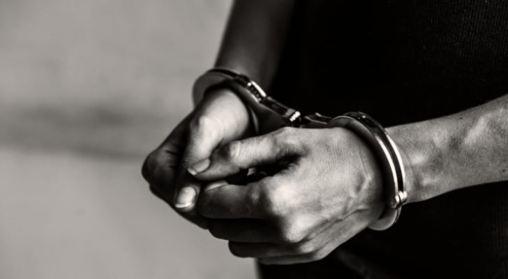 صورة حول : الأمن يلقي القبض على سالب محل صرافة في عمان الأمن يلقي القبض على سالب محل صرافة في عمان