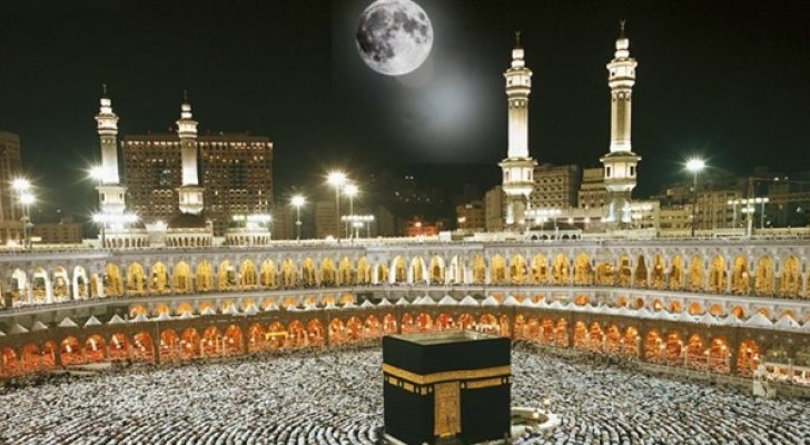 السعودية ترصد تعامد القمر على الكعبة المشرفة السبت