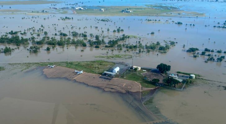 الشرطة الأسترالية تدعو إلى إخلاء مدينة بسبب الفيضانات