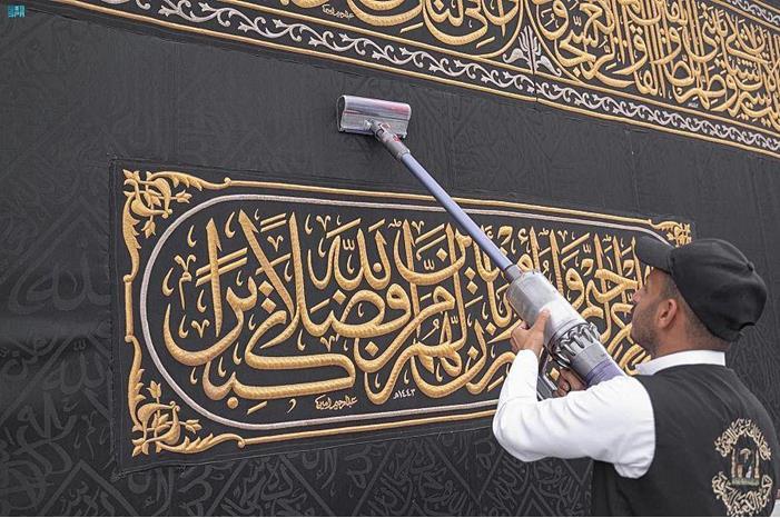 صورة حول : الكعبة تستعد لاستقبال شهر رمضان الكعبة تستعد لاستقبال شهر رمضان