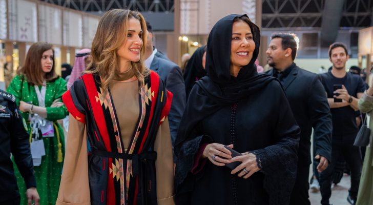 الملكة رانيا العبدالله تشارك في افتتاح معرض بساط الريح في جدة