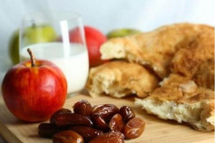 بهذه الخطوات.. كيف تجعل جسمك مستعد غذائياً لصيام رمضان؟