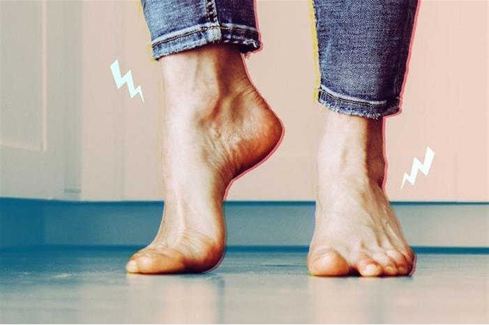 تنميل القدمين أثناء المشي .. عرض لـ 6 حالات صحية