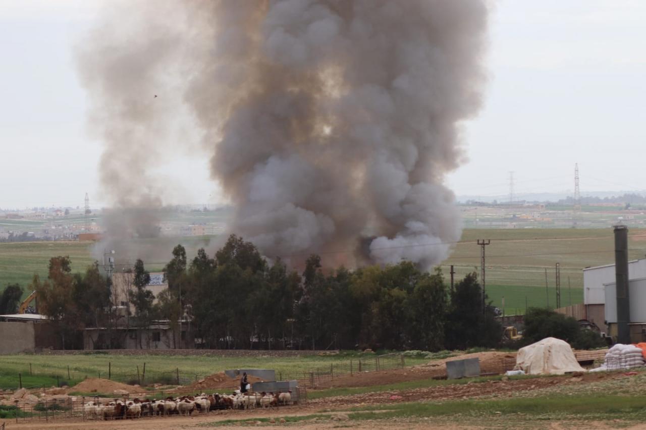 صورة حول : اندلاع حريق بمصنع في بلدة الجيزة ..صور اندلاع حريق بمصنع في بلدة الجيزة ..صور