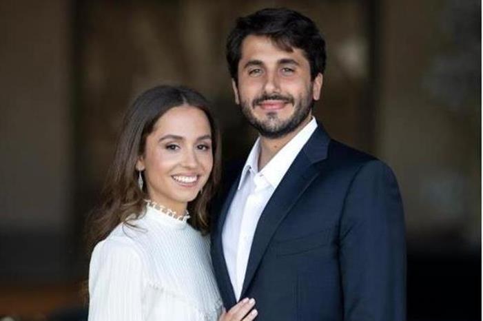 شاهد : الملكة تنشر صورة اللمسات الأخيرة قبل حفلة حناء الاميرة إيمان