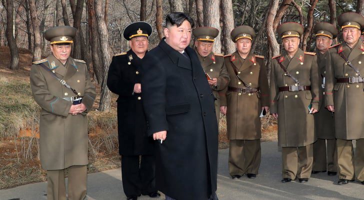 صورة حول : كوريا الشمالية تطلق صاروخا باليستيا جديدا كوريا الشمالية تطلق صاروخا باليستيا جديدا