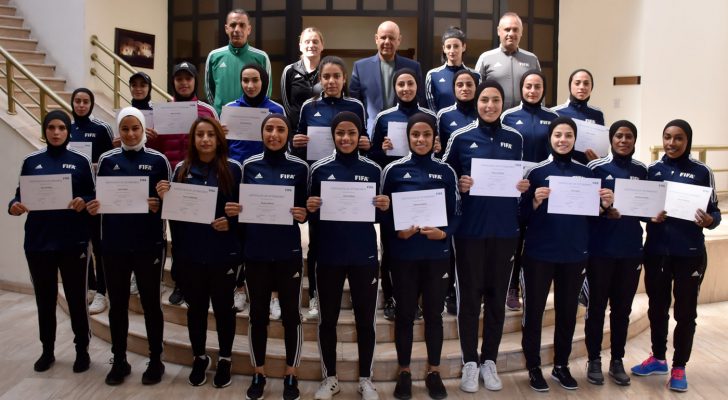 صورة حول : لتعزيز الأداء التحكيمي.. اتحاد الكرة يختتم دورة الحكمات بالتعاون مع فيفا لتعزيز الأداء التحكيمي.. اتحاد الكرة يختتم دورة الحكمات بالتعاون مع فيفا
