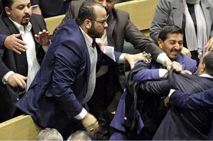 مذكرة نيابية بشأن تجميد عضوية النائب حسن الرياطي