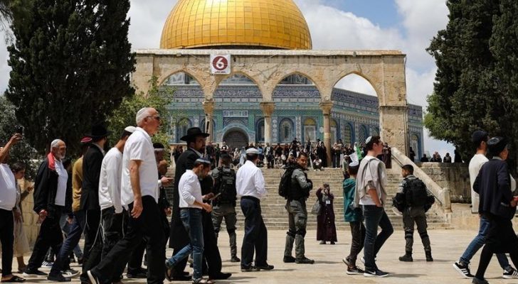 صورة حول : مستوطنون يقتحمون الأقصى بحراسة مشددة من شرطة الاحتلال مستوطنون يقتحمون الأقصى بحراسة مشددة من شرطة الاحتلال