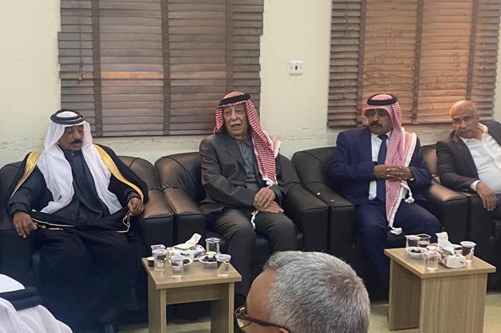 صورة حول : مندوبا عن الملك رئيس الديوان الملكي يعزي عشيرة المراغية "الحجايا " مندوبا عن الملك رئيس الديوان الملكي يعزي عشيرة المراغية "الحجايا "