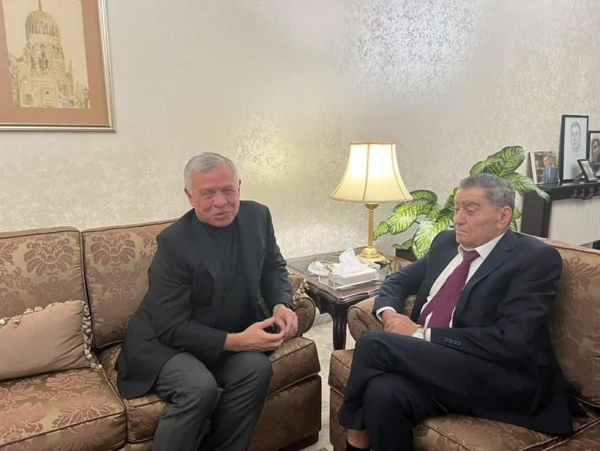 الملك يطمئن على صحة التل - صور