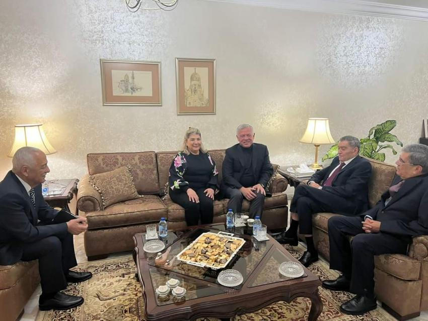 صورة حول : الملك يطمئن على صحة التل - صور الملك يطمئن على صحة التل - صور