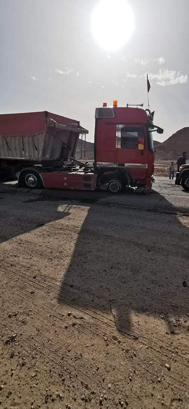 صورة حول : شاهدوا مطاردة الجمارك لشاحنة على الصحراوي شاهدوا مطاردة الجمارك لشاحنة على الصحراوي