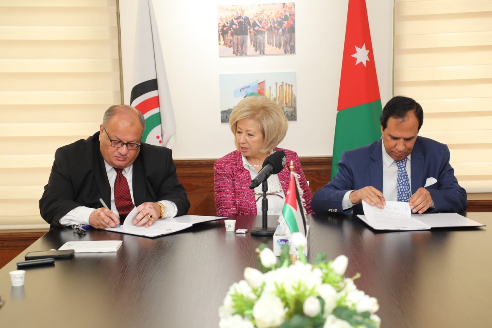 صورة حول : توقيع اتفاقية شراكة بين "مهرجان جرش للثقافة والفنون" و"نقابة الفنانين الأردنيين" توقيع اتفاقية شراكة بين "مهرجان جرش للثقافة والفنون" و"نقابة الفنانين الأردنيين"