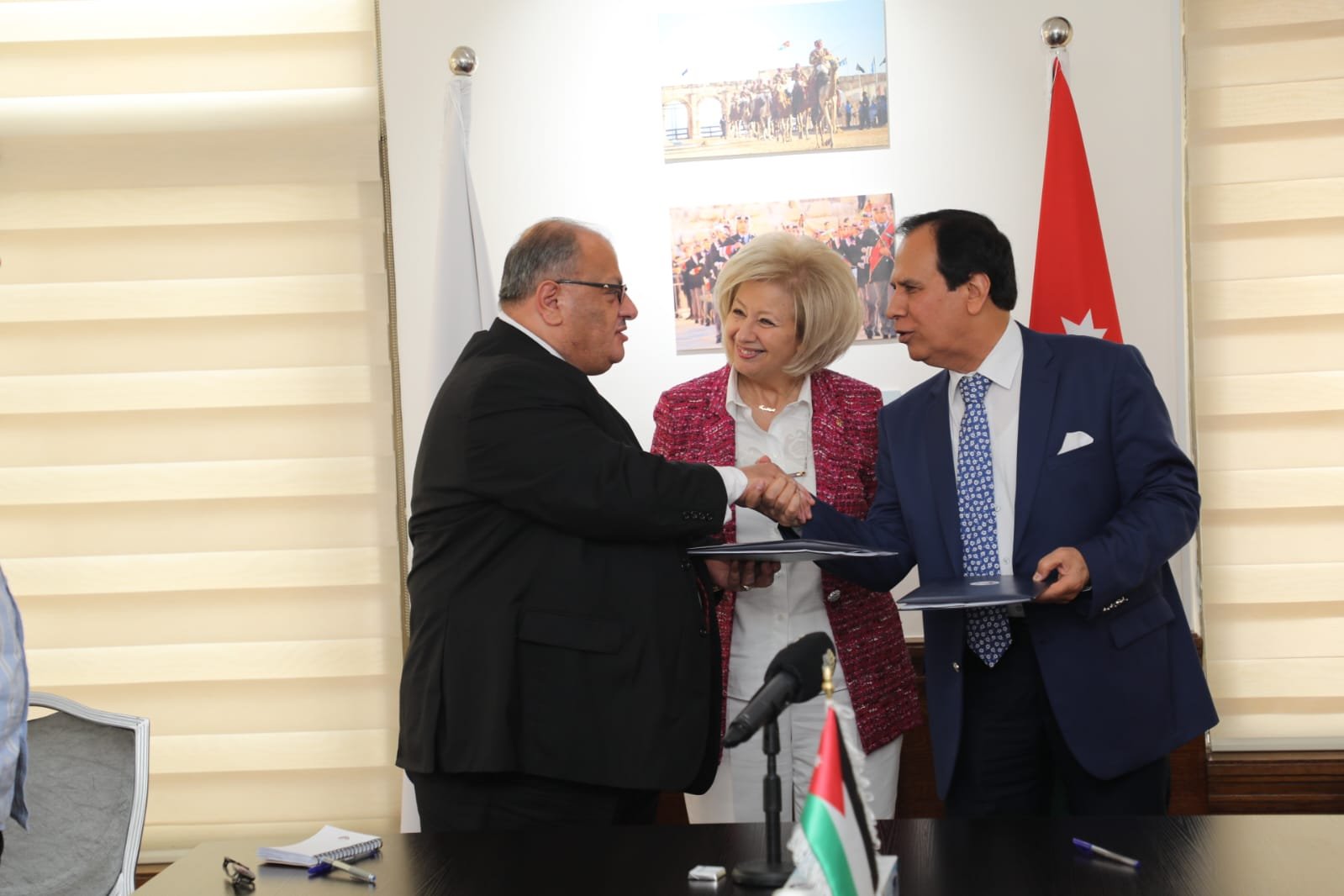 صورة حول : توقيع اتفاقية شراكة بين "مهرجان جرش للثقافة والفنون" و"نقابة الفنانين الأردنيين" توقيع اتفاقية شراكة بين "مهرجان جرش للثقافة والفنون" و"نقابة الفنانين الأردنيين"