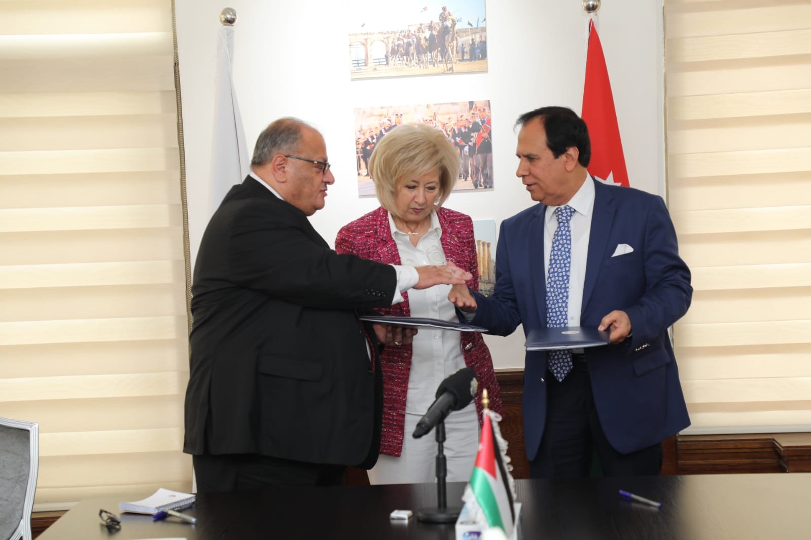 صورة حول : توقيع اتفاقية شراكة بين "مهرجان جرش للثقافة والفنون" و"نقابة الفنانين الأردنيين" توقيع اتفاقية شراكة بين "مهرجان جرش للثقافة والفنون" و"نقابة الفنانين الأردنيين"