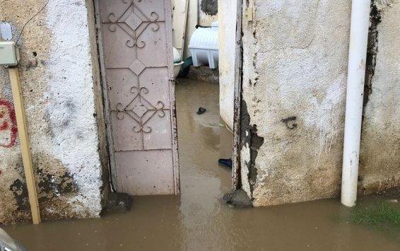 صورة حول : مياه الأمطار تداهم عشرات المنازل في الزرقاء مياه الأمطار تداهم عشرات المنازل في الزرقاء