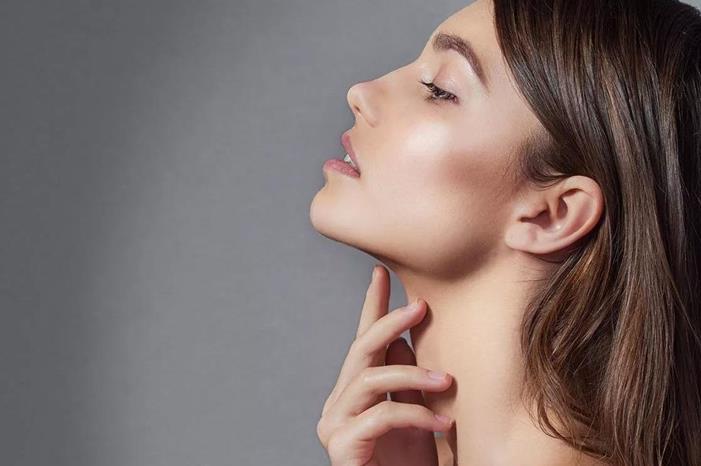 صورة حول : البشرة الداكنة حول الرقبة.. الأسباب والعلاج البشرة الداكنة حول الرقبة.. الأسباب والعلاج