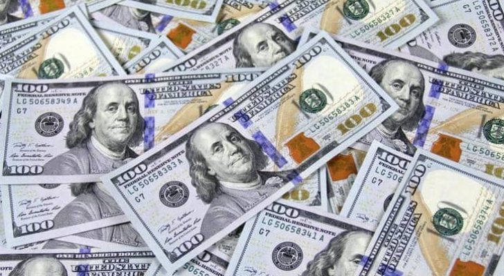 الدولار يرتفع إلى أعلى مستوياته