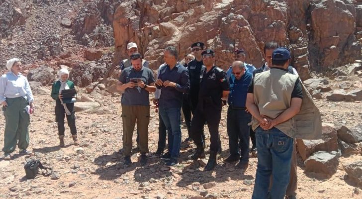 صورة حول : القيسي يتفقد واقع الخدمات المقدمة لزوار وادي رم القيسي يتفقد واقع الخدمات المقدمة لزوار وادي رم