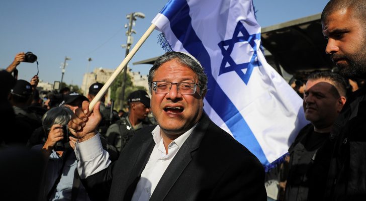 المتطرف بن غفير يشارك في مسيرة الأعلام التهويدية في القدس المحتلة