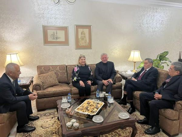 صورة حول : الملك يطمئن على صحة التل - صور الملك يطمئن على صحة التل - صور